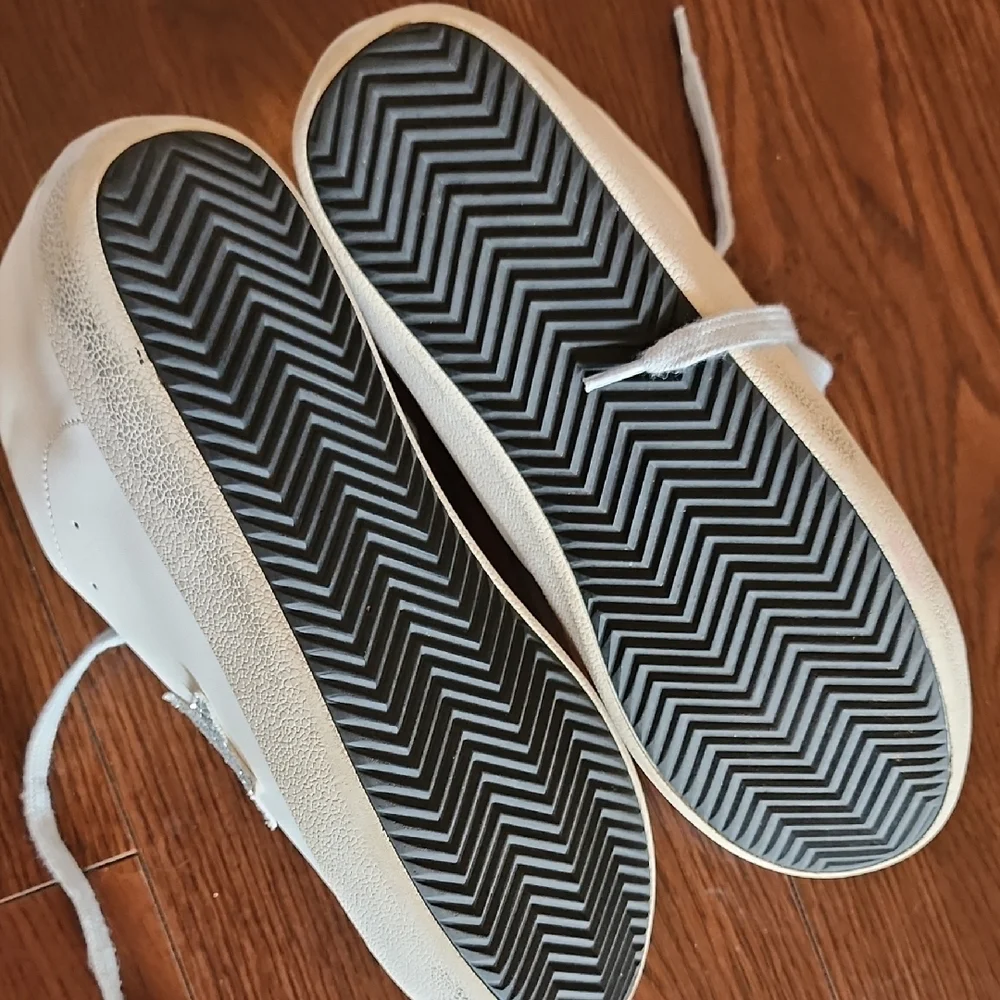 Golden Goose White and Silver Casual Sneakers - Picture 4 of 6